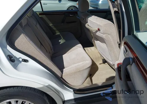 1999 Toyota Crown z USA, uszkodzony, nr VIN JZS1750016815